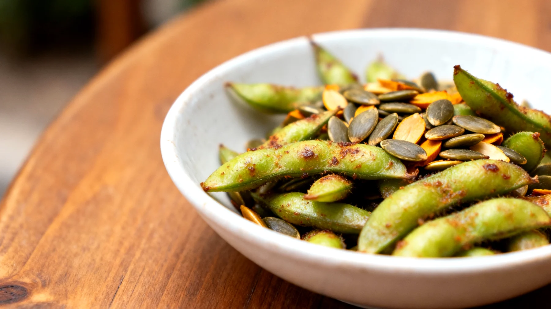 Edamame tostati con semi di zucca"